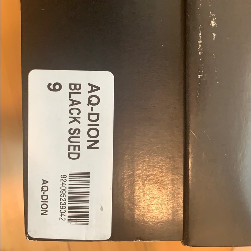 Black Pumps - Picture 5 of 5